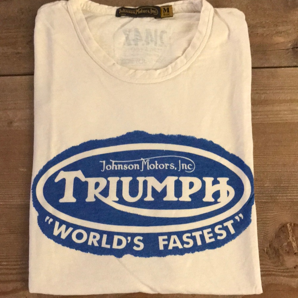 JOMO Triumph tee